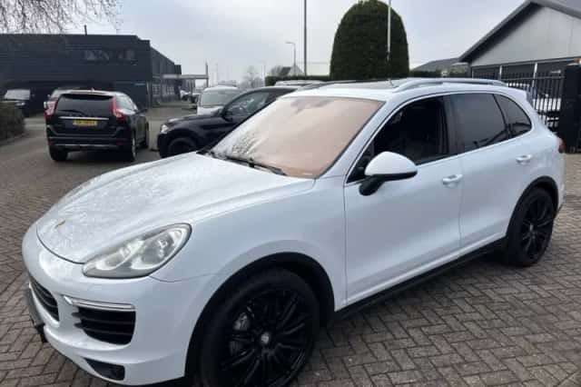 Porsche Cayenne (2015) thumbnail 8