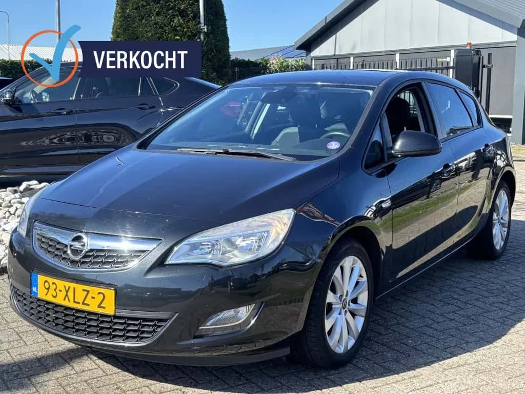 Opel Astra (2012) — foto 1