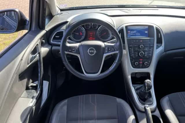 Opel Astra (2012) thumbnail 11