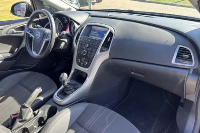 Opel Astra (2012) thumbnail 12