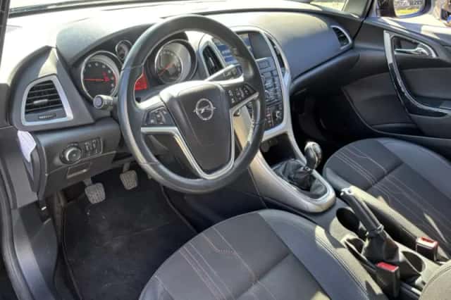 Opel Astra (2012) thumbnail 15