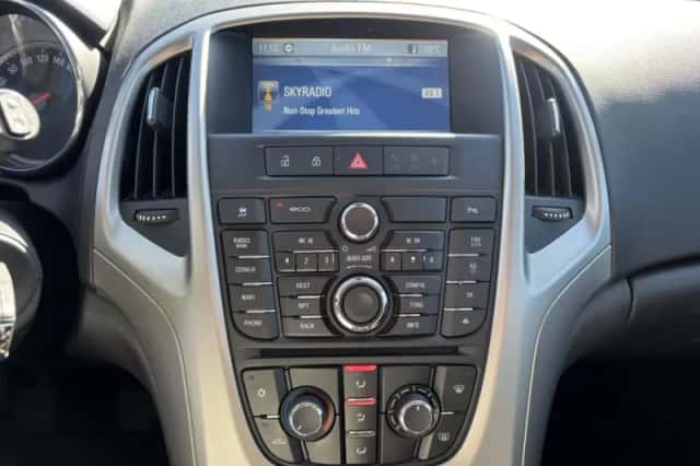 Opel Astra (2012) thumbnail 17