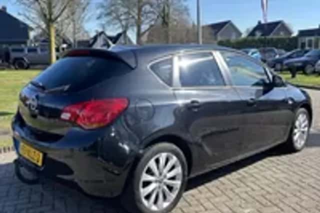 Opel Astra (2012) thumbnail 22