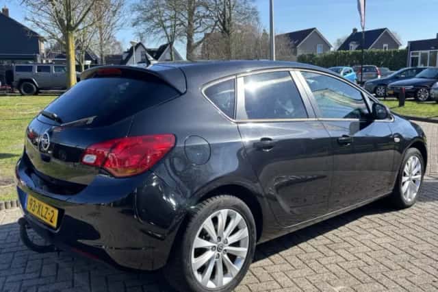 Opel Astra (2012) thumbnail 5