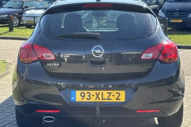 Opel Astra (2012) thumbnail 6
