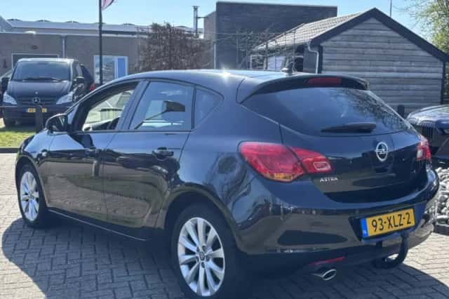 Opel Astra (2012) thumbnail 7