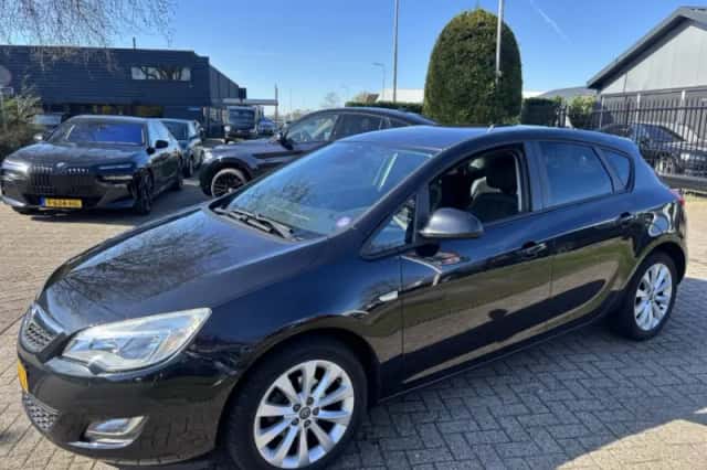 Opel Astra (2012) thumbnail 8