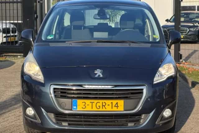 Peugeot 5008 (2014) thumbnail 2