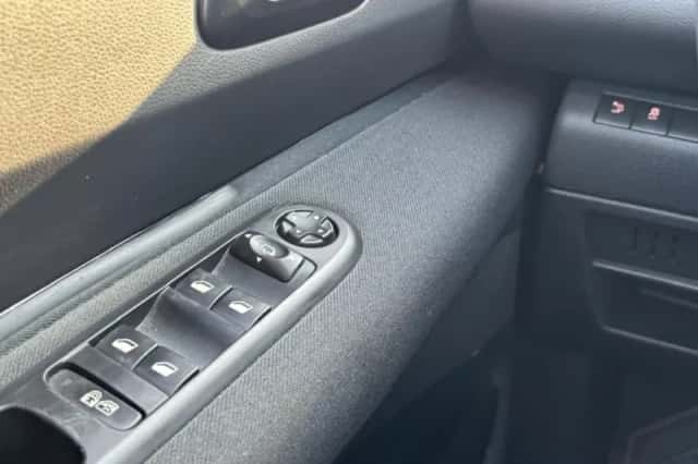 Peugeot 5008 (2014) thumbnail 20