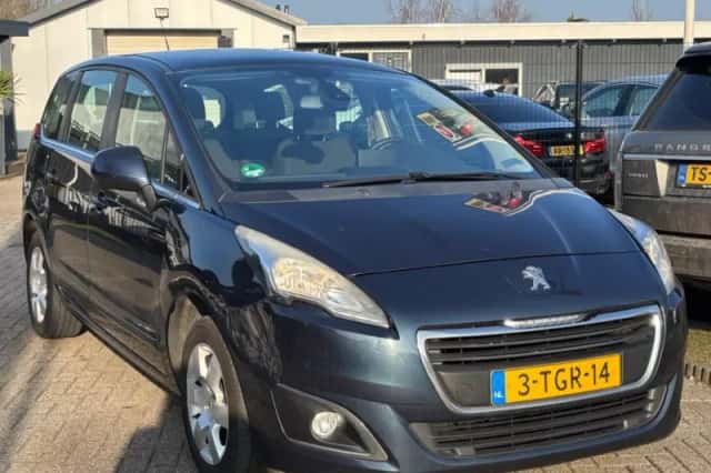 Peugeot 5008 (2014) thumbnail 3