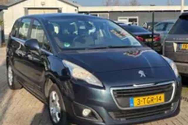Peugeot 5008 (2014) thumbnail 24