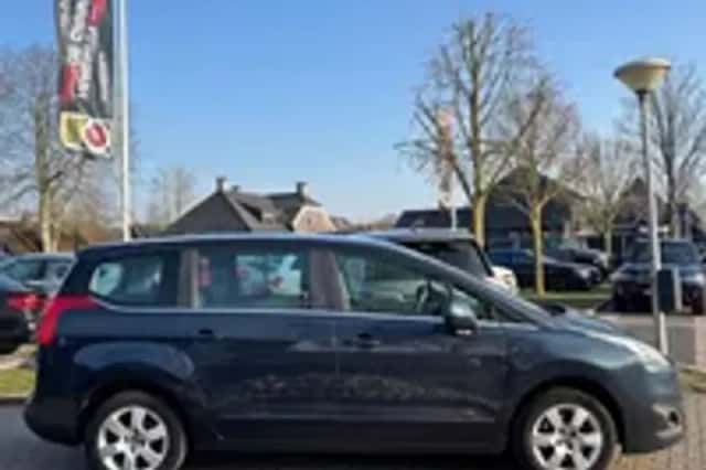 Peugeot 5008 (2014) thumbnail 25
