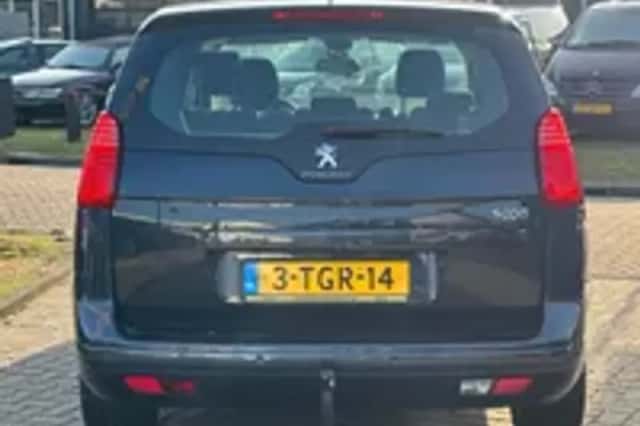 Peugeot 5008 (2014) thumbnail 27