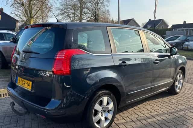Peugeot 5008 (2014) thumbnail 5