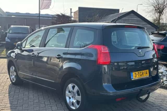 Peugeot 5008 (2014) thumbnail 7