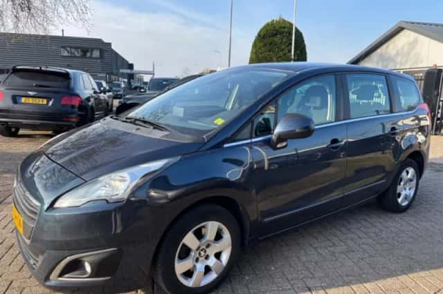 Peugeot 5008 (2014) thumbnail 8