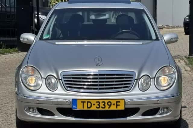 Mercedes-Benz E-Klasse (2002) thumbnail 2
