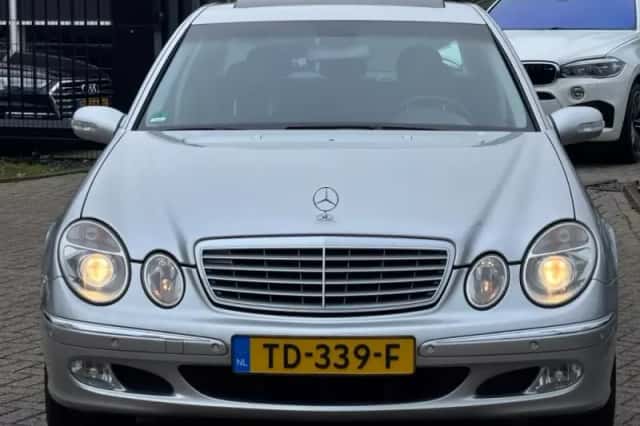 Mercedes-Benz E-Klasse (2002) thumbnail 2