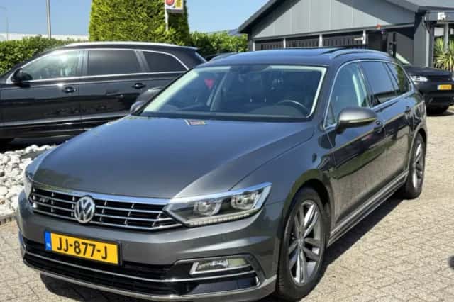 Volkswagen Passat (2016) thumbnail 1