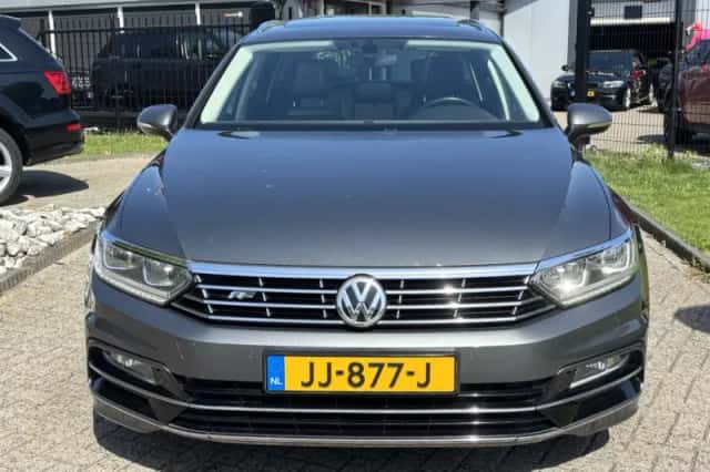 Volkswagen Passat (2016) thumbnail 2