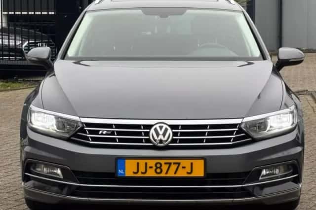 Volkswagen Passat (2016) thumbnail 2