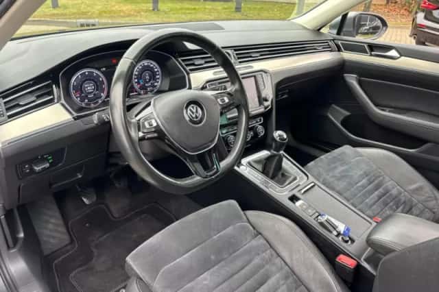 Volkswagen Passat (2016) thumbnail 11