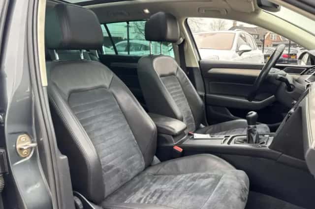 Volkswagen Passat (2016) thumbnail 15