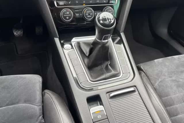 Volkswagen Passat (2016) thumbnail 17