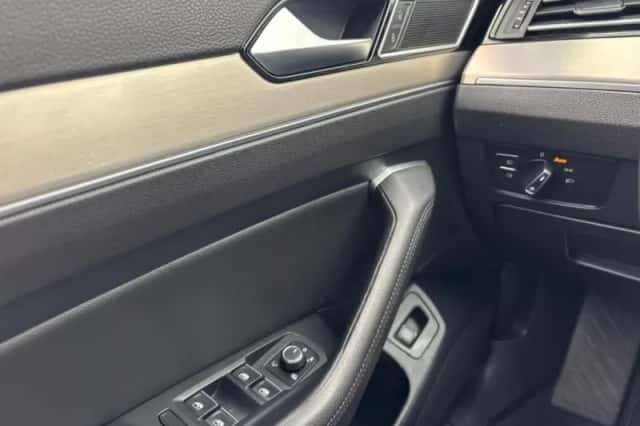 Volkswagen Passat (2016) thumbnail 22