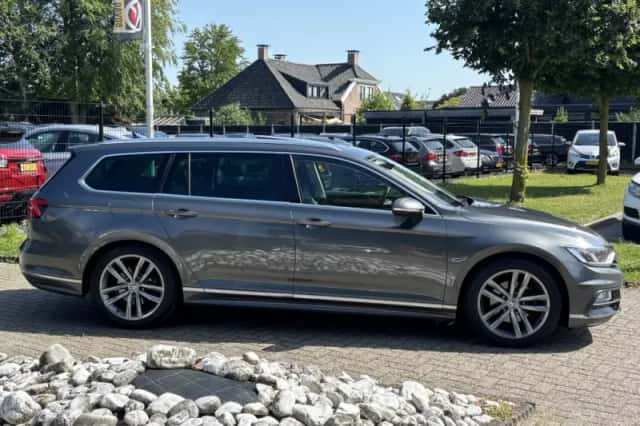 Volkswagen Passat (2016) thumbnail 4