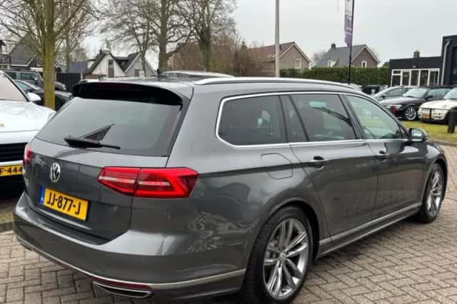 Volkswagen Passat (2016) thumbnail 5