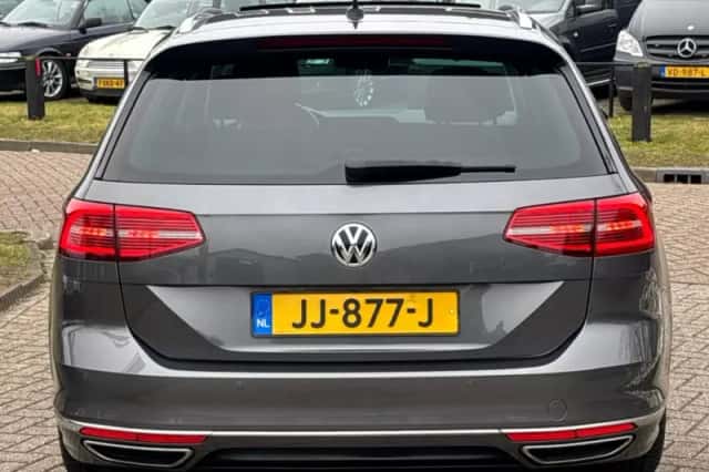 Volkswagen Passat (2016) thumbnail 8