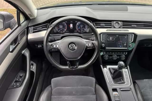 Volkswagen Passat (2016) thumbnail 9