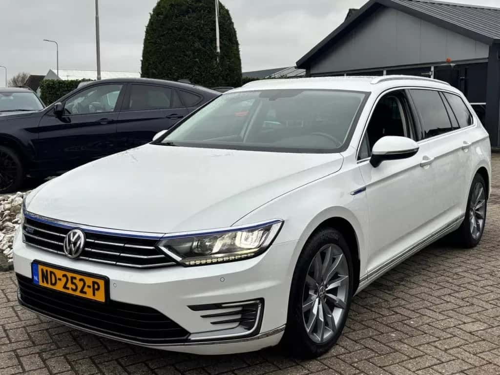 Volkswagen Passat (2016) — foto 1