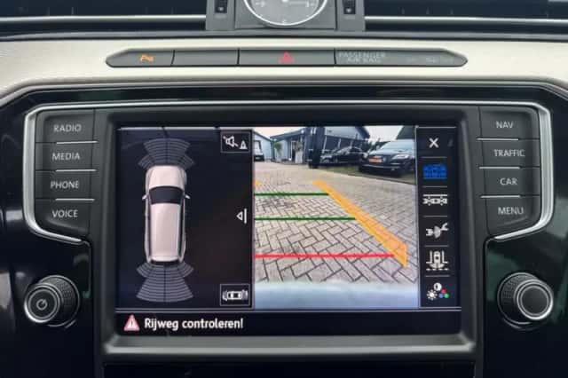 Volkswagen Passat (2016) thumbnail 11