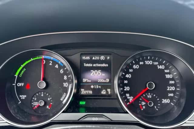 Volkswagen Passat (2016) thumbnail 13