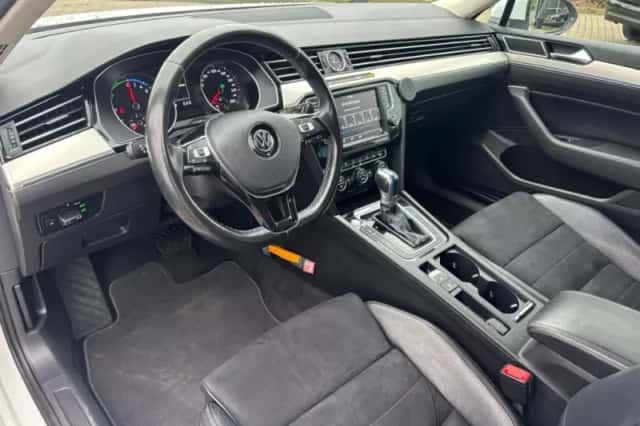 Volkswagen Passat (2016) thumbnail 17