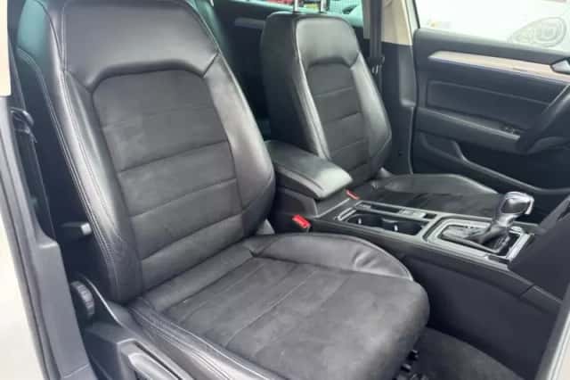Volkswagen Passat (2016) thumbnail 18