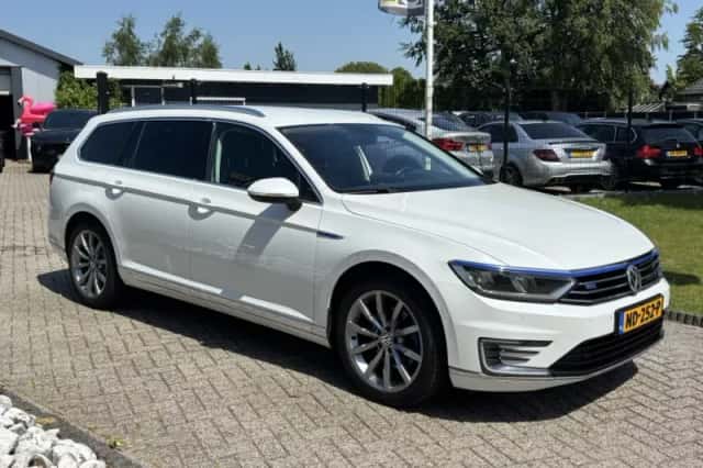 Volkswagen Passat (2016) thumbnail 3