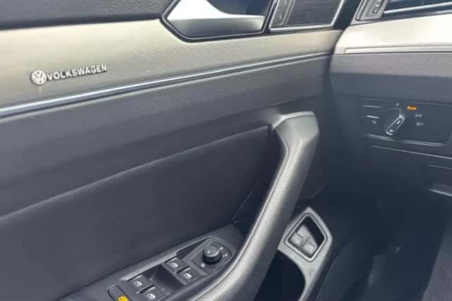 Volkswagen Passat (2016) thumbnail 21