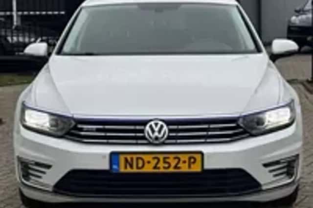 Volkswagen Passat (2016) thumbnail 24