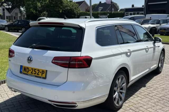 Volkswagen Passat (2016) thumbnail 5