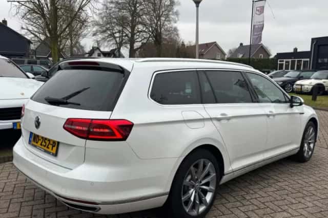 Volkswagen Passat (2016) thumbnail 5