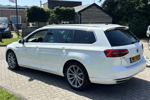 Volkswagen Passat (2016) thumbnail 6