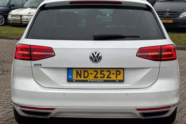 Volkswagen Passat (2016) thumbnail 6