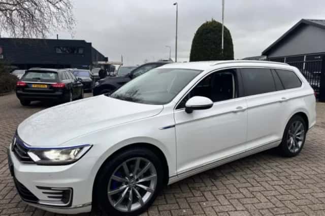 Volkswagen Passat (2016) thumbnail 8