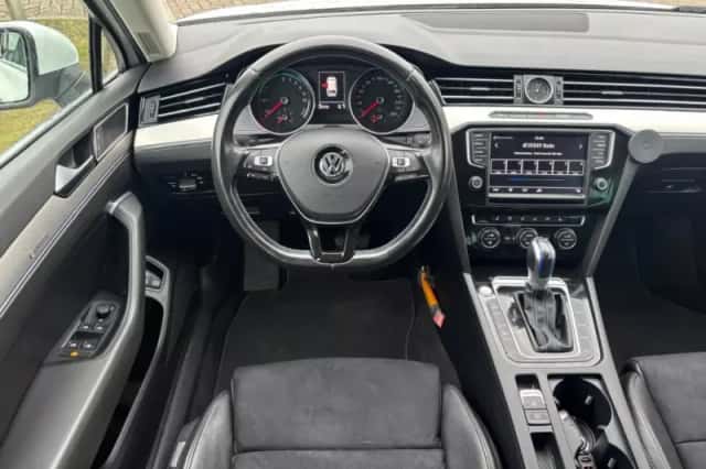 Volkswagen Passat (2016) thumbnail 9