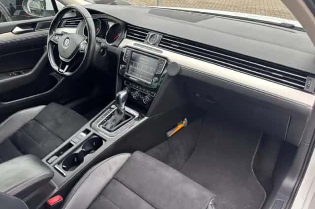 Volkswagen Passat (2016) thumbnail 10