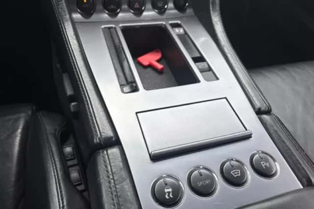 Aston Martin DB9 (2005) thumbnail 17