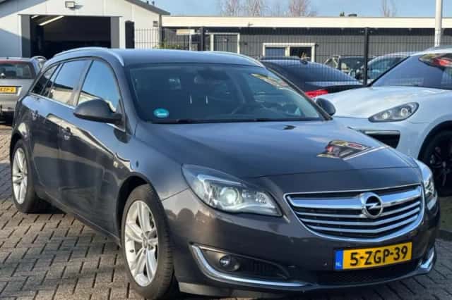 Opel Insignia Sports Tourer (2015) thumbnail 2